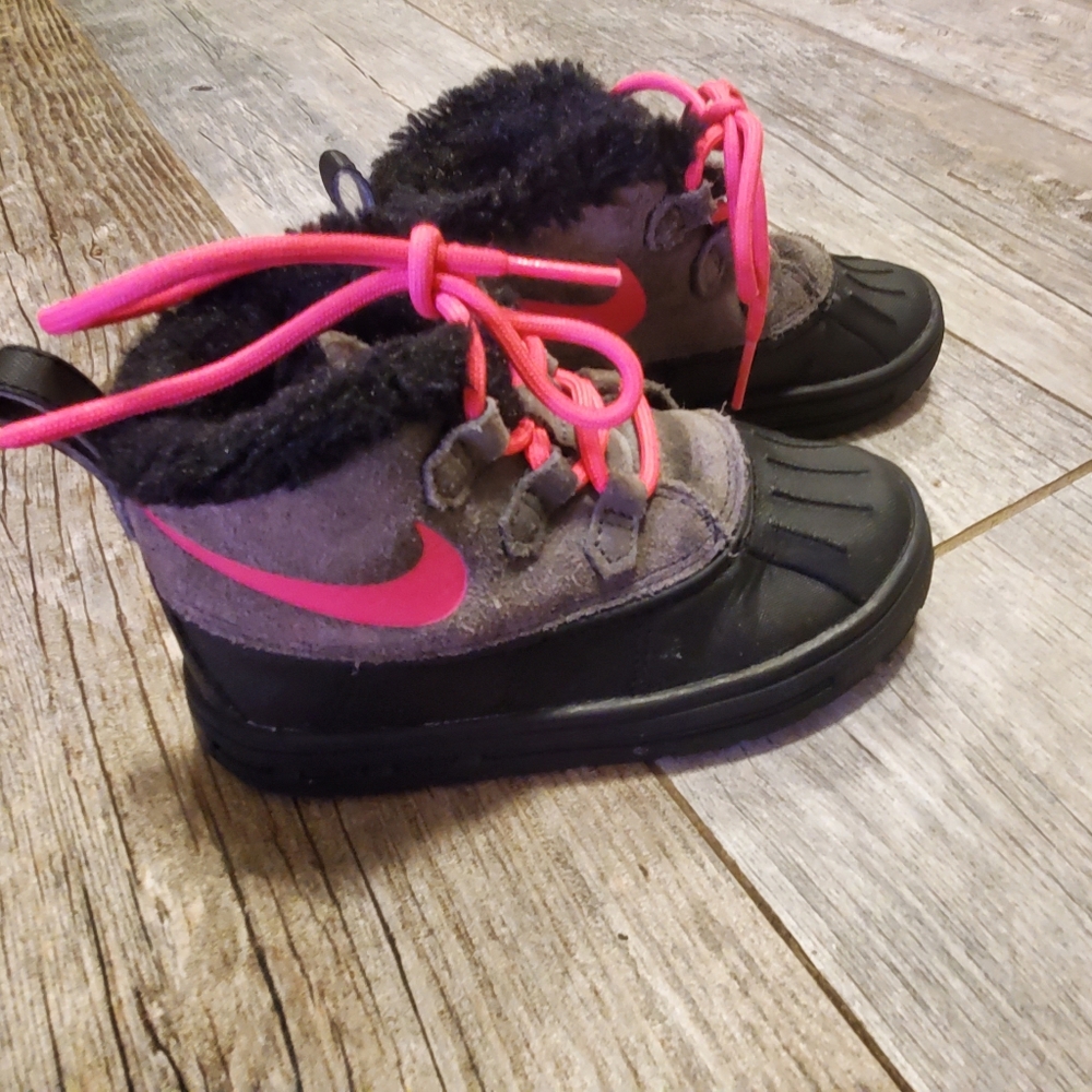 Nike Toddler blk/pink Boots, sz 9